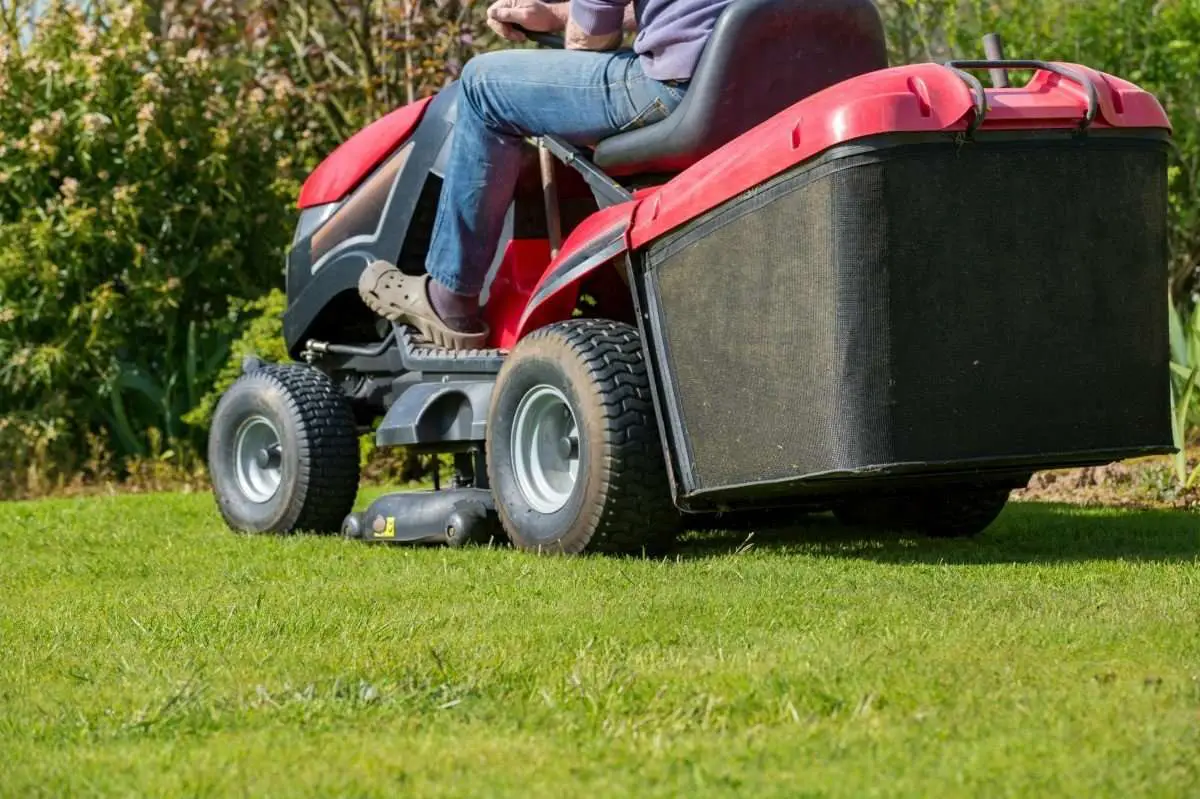 Who Repairs Riding Lawn Mowers